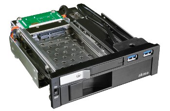 AKASA Lokstor M51 - 2.5 "a 3.5" HDD rack do 5,25"