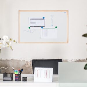 Magnetická tabuľa AVELI 90x60 cm, drevený rám